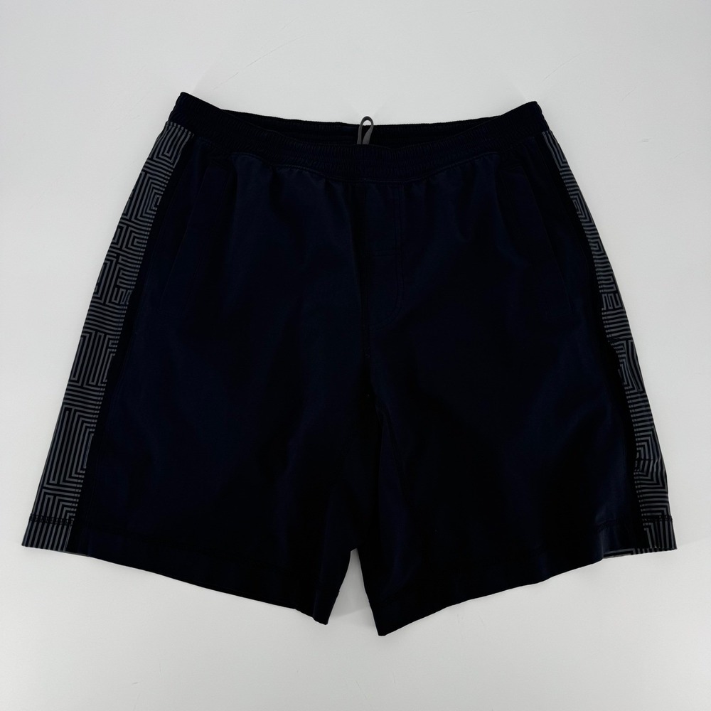 Lululemon Mens Black Geometric Maze Print Athletic Running Shorts Large 7 Inseam